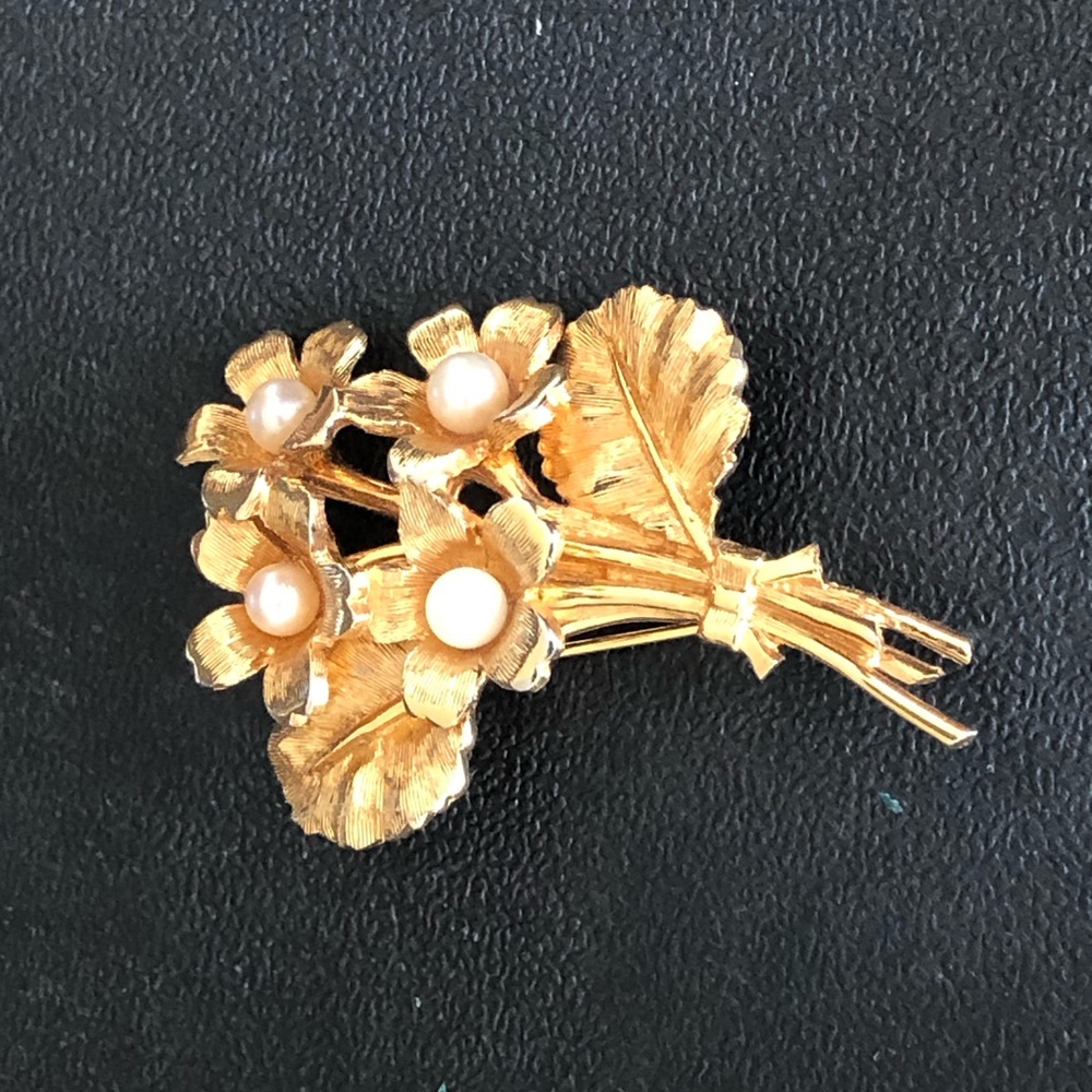 3/$40 Vintage Elegant Gold Tone Floral Brooch